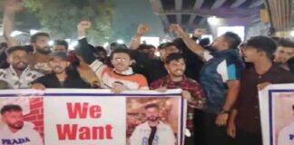 ਲੁਧਿਆਣਾ ‘ਚ ਨੌਜਵਾਨ ਦੇ ਕਤਲ ਤੋਂ ਬਾਅਦ ਪਰਿਵਾਰ ਨੇ ਰੇਲਵੇ ਸਟੇਸ਼ਨ ਬਾਹਰ ਕੀਤਾ ਜਾਮ, ਮੁਲਜ਼ਮਾਂ ਦੀ ਗ੍ਰਿਫਤਾਰੀ ਕੀਤੀ ਮੰਗ