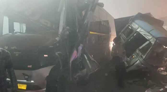 ਜਲੰਧਰ ‘ਚ ਸੰਘਣੀ ਧੁੰਦ ਕਾਰਨ ਟੂਰਿਸਟ ਬੱਸ ਤੇ ਟਰੱਕ ਵਿਚਾਲੇ ਜ਼ਬਰਦਸਤ ਟੱਕਰ, ਸਵਾਰੀਆਂ ਤੇ ਡਰਾਈਵਰ ਗੰਭੀਰ ਜ਼ਖਮੀ