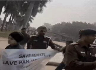 ਵੱਡੀ ਖਬਰ ! ਪੰਜਾਬ ਯੂਨੀਵਰਸਿਟੀ ‘ਚ ਸੈਨੇਟ ਚੋਣਾਂ ਨੂੰ ਲੈ ਕੇ ਸੰਘਰਸ਼ ਕਰ ਰਹੇ ਵਿਦਿਆਰਥੀਆਂ ‘ਤੇ ਪੁਲਿਸ ਦਾ ਲਾਠੀਚਾਰਜ, ਕਈ ਵਿਦਿਆਰਥੀ ਜ਼ਖਮੀ