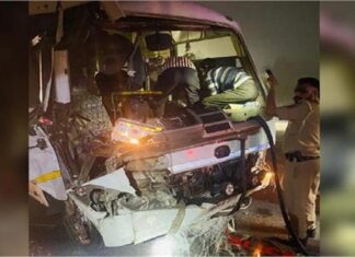 ਸੰਘਣੀ ਧੁੰਦ ਦਾ ਕਹਿਰ ! ਪੰਜਾਬ ਪੁਲਿਸ ਦੀ ਬੱਸ ਤੇ ਟਰੱਕ ਵਿਚਾਲੇ ਜ਼ਬਰਦਸਤ ਟੱਕਰ, ਮੁਲਾਜ਼ਮ ਜ਼ਖਮੀ