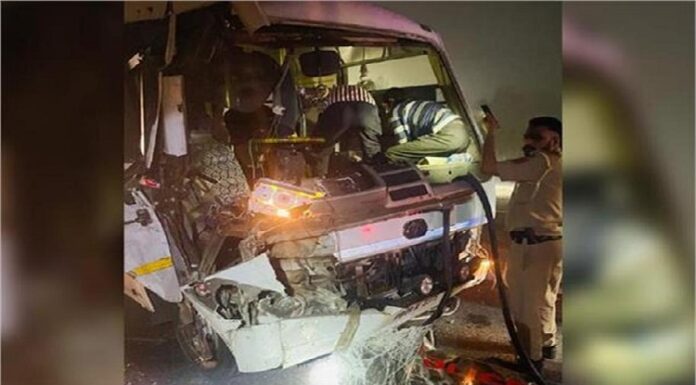 ਸੰਘਣੀ ਧੁੰਦ ਦਾ ਕਹਿਰ ! ਪੰਜਾਬ ਪੁਲਿਸ ਦੀ ਬੱਸ ਤੇ ਟਰੱਕ ਵਿਚਾਲੇ ਜ਼ਬਰਦਸਤ ਟੱਕਰ, ਮੁਲਾਜ਼ਮ ਜ਼ਖਮੀ