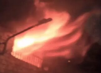 ਰਿਹਾਇਸ਼ੀ ਇਲਾਕੇ ‘ਚ ਬਣੀ ਪਲਾਸਟਿਕ ਦੀ ਫੈਕਟਰੀ ਤੇ ਗੋਦਾਮ ਨੂੰ ਲੱਗੀ ਭਿਆਨਕ ਅੱਗ, ਡਰਦੇ ਘਰਾਂ ‘ਚੋਂ ਬਾਹਰ ਨਿਕਲੇ ਲੋਕ