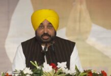 CM ਮਾਨ ਨੇ 10 ਹਜ਼ਾਰ ਸਰਪੰਚਾਂ ਨੂੰ ਚੁਕਾਈ ਸਹੁੰ, ਕਿਹਾ- ਜੇ ਕੋਈ ਗੜਬੜੀ ਕੀਤੀ ਤਾਂ ਕਾਰਵਾਈ ਕਰਾਂਗਾ