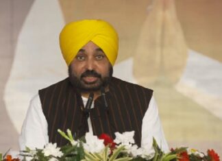 CM ਮਾਨ ਨੇ 10 ਹਜ਼ਾਰ ਸਰਪੰਚਾਂ ਨੂੰ ਚੁਕਾਈ ਸਹੁੰ, ਕਿਹਾ- ਜੇ ਕੋਈ ਗੜਬੜੀ ਕੀਤੀ ਤਾਂ ਕਾਰਵਾਈ ਕਰਾਂਗਾ