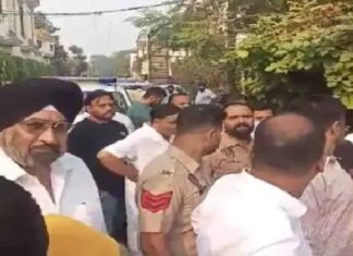 ਲੁਧਿਆਣਾ : ਘਰ ਅੱਗੇ ਕਾਰ ਖੜ੍ਹੀ ਕਰਨ ਨੂੰ ਲੈ ਕੇ ਕਾਂਗਰਸੀ ਆਗੂ ਤੇ ਡਾਕਟਰ ਵਿਚਾਲੇ ਝੜਪ, 3 ਲੋਕ ਜ਼ਖਮੀ