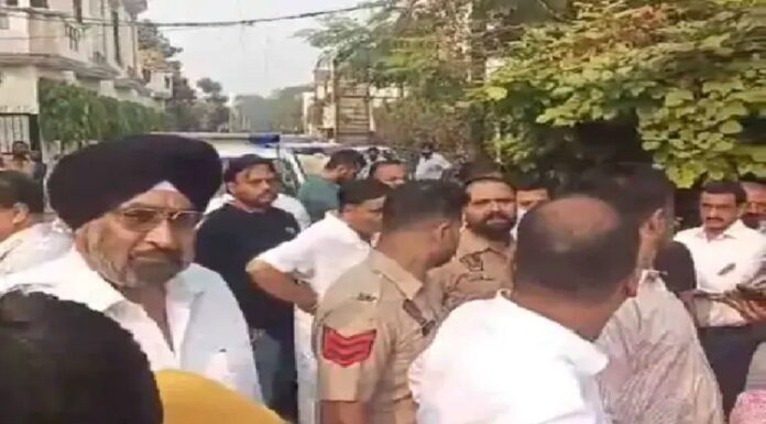 ਲੁਧਿਆਣਾ : ਘਰ ਅੱਗੇ ਕਾਰ ਖੜ੍ਹੀ ਕਰਨ ਨੂੰ ਲੈ ਕੇ ਕਾਂਗਰਸੀ ਆਗੂ ਤੇ ਡਾਕਟਰ ਵਿਚਾਲੇ ਝੜਪ, 3 ਲੋਕ ਜ਼ਖਮੀ