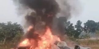 ਬ੍ਰੇਕਿੰਗ : ਆਗਰਾ ‘ਚ ਹਵਾਈ ਸੈਨਾ ਦਾ ਜਹਾਜ਼ ਕ੍ਰੈਸ਼ ਹੋ ਕੇ ਬਣਿਆ ਅੱਗ ਦਾ ਗੋਲਾ, ਪਾਇਲਟਾਂ ਨੇ ਛਾਲ ਮਾਰ ਕੇ ਬਚਾਈ ਜਾਨ