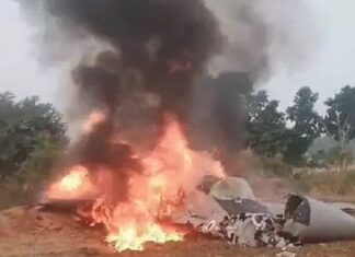 ਬ੍ਰੇਕਿੰਗ : ਆਗਰਾ ‘ਚ ਹਵਾਈ ਸੈਨਾ ਦਾ ਜਹਾਜ਼ ਕ੍ਰੈਸ਼ ਹੋ ਕੇ ਬਣਿਆ ਅੱਗ ਦਾ ਗੋਲਾ, ਪਾਇਲਟਾਂ ਨੇ ਛਾਲ ਮਾਰ ਕੇ ਬਚਾਈ ਜਾਨ