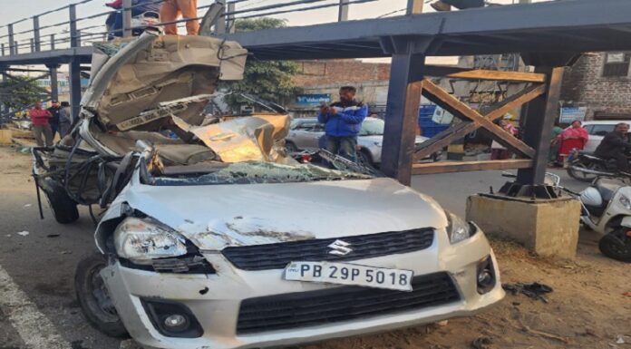 ਜਲੰਧਰ ‘ਚ ਵੱਡਾ ਹਾਦਸਾ ! ਪਠਾਨਕੋਟ ਬਾਈਪਾਸ ਨੇੜੇ ਕਾਰ ‘ਤੇ ਪਲਟ ਗਿਆ ਟੱਕਰ, ਬੱਚੇ ਸਣੇ 3 ਦੀ ਮੌਤ