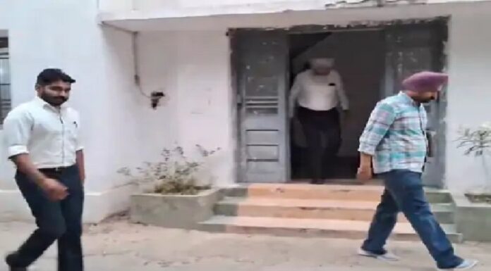 ਫਰੀਦਕੋਟ ‘ਚ ਖੇਡ ਅਫਸਰ ਦੇ ਦਫਤਰ ‘ਤੇ ਵਿਜੀਲੈਂਸ ਦਾ ਛਾਪਾ, ‘ਖੇਡਾਂ ਵਤਨ ਪੰਜਾਬ ਦੀਆਂ’ ਨਾਲ ਸਬੰਧਤ ਰਿਕਾਰਡ ਦੀ ਕੀਤੀ ਜਾਂਚ