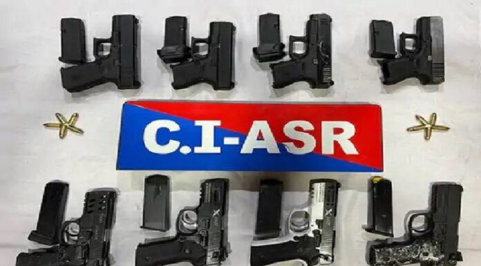 ਅੰਮ੍ਰਿਤਸਰ ‘ਚ ਬਾਰਡਰ ਪਾਰ ਤਸਕਰੀ ਕਰਨ ਵਾਲੇ ਗਿਰੋਹ ਦੇ 2 ਮੈਂਬਰ ਗ੍ਰਿਫ਼ਤਾਰ, 8 ਅਤਿ ਆਧੁਨਿਕ ਪਿਸਤੌਲ ਤੇ ਗੋਲੀਆਂ ਬਰਾਮਦ