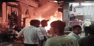 ਫਾਜ਼ਿਲਕਾ ‘ਚ 3 ਦੁਕਾਨਾਂ ਨੂੰ ਲੱਗੀ ਭਿਆਨਕ ਅੱਗ, ਅੰਦਰ ਫਸੇ ਲੋਕਾਂ ਦੀ ਇੰਝ ਬਚਾਈ ਜਾਨ