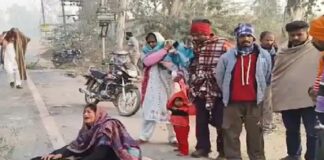 ਸੜਕ ਹਾਦਸੇ ‘ਚ ਨੌਜਵਾਨ ਦੀ ਦਰਦਨਾਕ ਮੌਤ, ਕਾਫੀ ਦੇਰ ਸੜਕ ‘ਤੇ ਪਈ ਰਹੀ ਲਾਸ਼