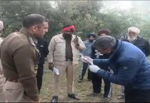 ਤੇਜ਼ਧਾਰ ਹਥਿਆਰ ਨਾਲ ਨੌਜਵਾਨ ਦਾ ਗਲਾ ਵੱਢ ਕੇ ਕਤਲ, ਸੜਕ ਕਿਨਾਰੇ ਮਿਲੀ ਲਾਸ਼