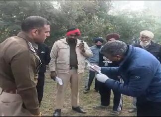 ਤੇਜ਼ਧਾਰ ਹਥਿਆਰ ਨਾਲ ਨੌਜਵਾਨ ਦਾ ਗਲਾ ਵੱਢ ਕੇ ਕਤਲ, ਸੜਕ ਕਿਨਾਰੇ ਮਿਲੀ ਲਾਸ਼