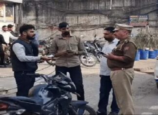 ਲੁਧਿਆਣਾ ‘ਚ ਬੈਂਕ ਬਾਹਰ ਖੜ੍ਹੀ ਵਪਾਰੀ ਦੀ ਕਾਰ ‘ਚੋਂ 14 ਲੱਖ ਚੋਰੀ, ਸ਼ੀਸ਼ਾ ਤੋੜ ਚੋਰ ਕਰ ਗਏ ਹੱਥ ਸਾਫ