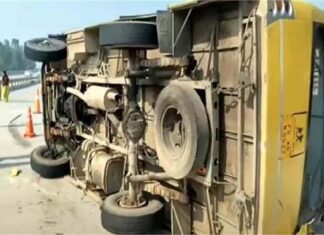 ਧਾਰਮਿਕ ਸਮਾਗਮ ‘ਚ ਸ਼ਾਮਲ ਹੋਣ ਜਾ ਰਹੇ ਸ਼ਰਧਾਲੂਆਂ ਦੀ ਬੱਸ ਪਲਟੀ, ਬੱਚਿਆਂ ਸਣੇ ਕਈ ਜ਼ਖਮੀ