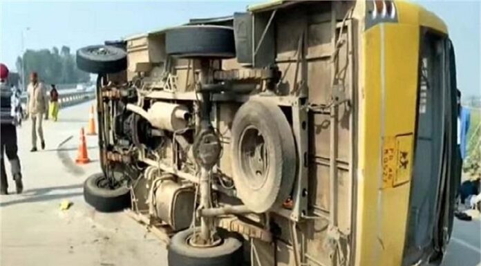 ਧਾਰਮਿਕ ਸਮਾਗਮ ‘ਚ ਸ਼ਾਮਲ ਹੋਣ ਜਾ ਰਹੇ ਸ਼ਰਧਾਲੂਆਂ ਦੀ ਬੱਸ ਪਲਟੀ, ਬੱਚਿਆਂ ਸਣੇ ਕਈ ਜ਼ਖਮੀ