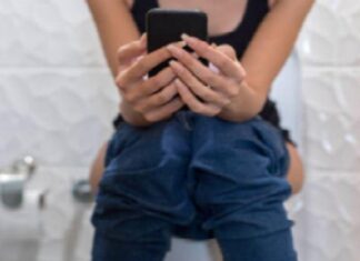 ਸਾਵਧਾਨ ! ਟਾਇਲਟ ਸੀਟ ‘ਤੇ 10 ਮਿੰਟ ਤੋਂ ਜ਼ਿਆਦਾ ਸਮਾਂ ਬਿਤਾਉਣ ਸਿਹਤ ਲਈ ਹਾਨੀਕਾਰਕ, ਲੱਗ ਸਕਦੀਆਂ ਗੰਭੀਰ ਬਿਮਾਰੀਆਂ