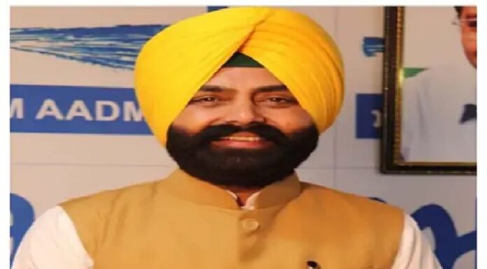 ਵੱਡੀ ਖਬਰ ! ਪੰਜਾਬ ਸਰਕਾਰ ਨੇ ਵਾਹਨ ਡੀਲਰਾਂ ‘ਤੇ ਕੱਸਿਆ ਸ਼ਿਕੰਜਾ, ਬਕਾਇਆ ਰਾਸ਼ੀ ਦਾ ਭੁਗਤਾਨ ਨਾ ਕਰਨ ਵਾਲਿਆਂ ਦੀ ਯੂਜ਼ਰ ਆਈਡੀ ਕੀਤੀ ਬਲਾਕ