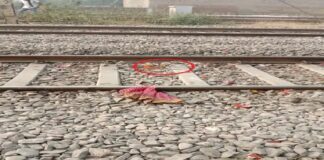 ਲੁਧਿਆਣਾ ‘ਚ ਮੰਦਰ ਦੀ ਬੇਅਦਬੀ, ਹਿੰਦੂ ਦੇਵੀ-ਦੇਵਤਿਆਂ ਦੀਆਂ ਤਸਵੀਰਾਂ ਰੇਲਵੇ ਟਰੈਕ ‘ਤੇ ਸੁੱਟੀਆਂ