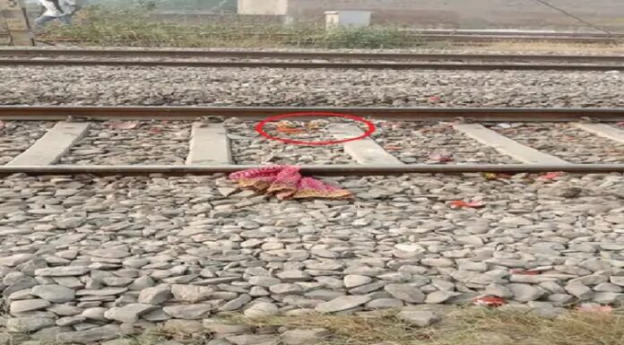 ਲੁਧਿਆਣਾ ‘ਚ ਮੰਦਰ ਦੀ ਬੇਅਦਬੀ, ਹਿੰਦੂ ਦੇਵੀ-ਦੇਵਤਿਆਂ ਦੀਆਂ ਤਸਵੀਰਾਂ ਰੇਲਵੇ ਟਰੈਕ ‘ਤੇ ਸੁੱਟੀਆਂ