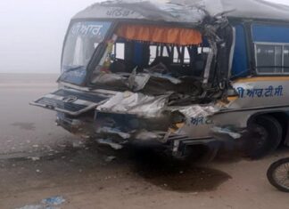 ਸੰਘਣੀ ਧੁੰਦ ਕਾਰਨ ਵਾਪਰਿਆ ਵੱਡਾ ਹਾਦਸਾ ! ਟਰਾਲੇ ਨਾਲ ਟਕਰਾਈ PRTC ਦੀ ਬੱਸ, ਕੰਡਕਟਰ ਸਣੇ ਕਈ ਸਵਾਰੀਆਂ ਜ਼ਖਮੀ