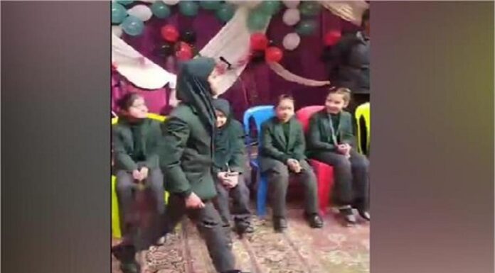 ਸਕੂਲੀ ਬੱਚਿਆਂ ਨੇ ਕੀਤਾ ਕੁਝ ਅਜਿਹਾ ਦੇਖ ਕੇ ਹਰ ਕੋਈ ਹੋ ਗਿਆ ਭਾਵੁਕ, ਵੀਡੀਓ ਸੋਸ਼ਲ ਮੀਡੀਆ ‘ਤੇ ਵਾਇਰਲ