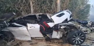 ਕਾਰ ਸਵਾਰ ਨੌਜਵਾਨਾਂ ਨੂੰ ਭਿਆਨਕ ਹਾਦਸੇ ‘ਚ ਮਿਲੀ ਦਰਦਨਾਕ ਮੌਤ, ਲੜਕੀ ਸਣੇ 2 ਗੰਭੀਰ ਜ਼ਖਮੀ