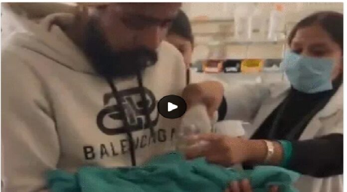 ਪਤੀ ਨਾਲ ਚਾਦਰਾਂ ਵੇਚ ਰਹੀ ਔਰਤ ਨੇ ਸੜਕ ‘ਤੇ ਦਿੱਤਾ ਬੱਚੇ ਨੂੰ ਜਨਮ, ਬੱਚੇ ਦੀ ਹਾਲਤ ਨਾਜ਼ੁਕ