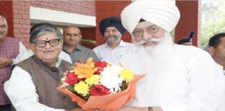 ਰਾਜ ਭਵਨ ਪੁੱਜੇ ਡੇਰਾ ਬਿਆਸ ਮੁੱਖੀ ਗੁਰਿੰਦਰ ਸਿੰਘ ਢਿੱਲੋਂ, ਰਾਜਪਾਲ ਨਾਲ ਕੀਤੀ ਮੁਲਾਕਾਤ