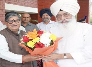 ਰਾਜ ਭਵਨ ਪੁੱਜੇ ਡੇਰਾ ਬਿਆਸ ਮੁੱਖੀ ਗੁਰਿੰਦਰ ਸਿੰਘ ਢਿੱਲੋਂ, ਰਾਜਪਾਲ ਨਾਲ ਕੀਤੀ ਮੁਲਾਕਾਤ