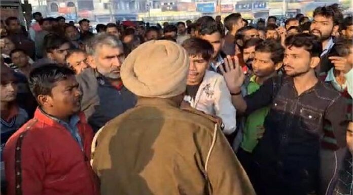 ਲੁਧਿਆਣਾ ‘ਚ ਨੌਜਵਾਨਾਂ ਨੇ ਕੀਤਾ ਹੰਗਾਮਾ, ਰੋਡ ਕਰਤਾ ਜਾਮ, ਜਾਣੋ ਕੀ ਹੈ ਮਾਮਲਾ