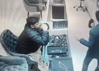 ਲੁਧਿਆਣਾ : ਖਰੀਦਣ ਦੇ ਬਹਾਨੇ ਜ਼ਿਊਲਰੀ ਸ਼ਾਪ ਤੋਂ ਸੋਨੇ ਦੀ ਚੇਨ ਚੋਰੀ ਕਰ ਕੇ ਲੈ ਗਿਆ ਚੋਰ