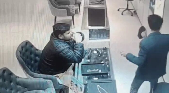 ਲੁਧਿਆਣਾ : ਖਰੀਦਣ ਦੇ ਬਹਾਨੇ ਜ਼ਿਊਲਰੀ ਸ਼ਾਪ ਤੋਂ ਸੋਨੇ ਦੀ ਚੇਨ ਚੋਰੀ ਕਰ ਕੇ ਲੈ ਗਿਆ ਚੋਰ