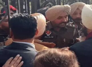 ਬ੍ਰੇਕਿੰਗ : ਪਟਿਆਲਾ ‘ਚ ਨਗਰ ਨਿਗਮ ਚੋਣਾਂ ਦੀ ਨਾਮਜ਼ਦਗੀ ਦੌਰਾਨ BJP ਉਮੀਦਵਾਰਾਂ ਦੀਆਂ ਫਾਈਲਾਂ ਖੋਹ ਕੇ ਭੱਜੇ ਅਣਪਛਾਤੇ, ਹੋ ਗਿਆ ਹੰਗਾਮਾ