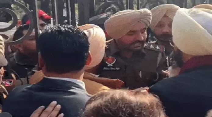 ਬ੍ਰੇਕਿੰਗ : ਪਟਿਆਲਾ ‘ਚ ਨਗਰ ਨਿਗਮ ਚੋਣਾਂ ਦੀ ਨਾਮਜ਼ਦਗੀ ਦੌਰਾਨ BJP ਉਮੀਦਵਾਰਾਂ ਦੀਆਂ ਫਾਈਲਾਂ ਖੋਹ ਕੇ ਭੱਜੇ ਅਣਪਛਾਤੇ, ਹੋ ਗਿਆ ਹੰਗਾਮਾ