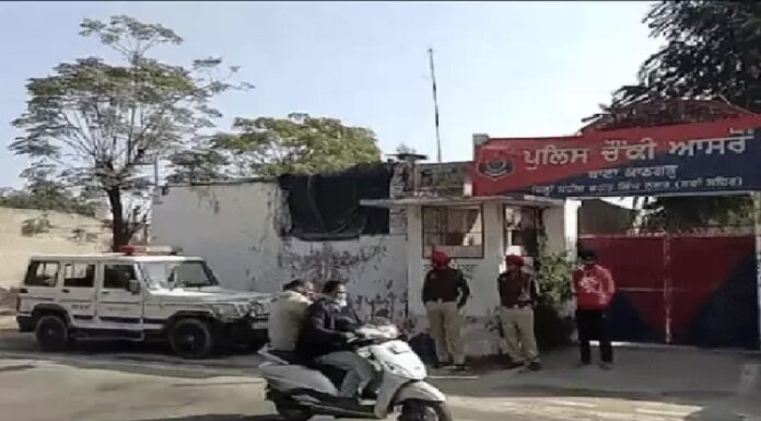 ਨਵਾਂਸ਼ਹਿਰ ਦੀ ਪੁਲਿਸ ਚੌਕੀ ‘ਚ ਮਿਲਿਆ ਬੰਬ, ਧਮਾਕੇ ਦੀ ਖਬਰ ਸੁਣਦੇ ਹੀ ਚੌਕੀ ਵੱਲ ਦੌੜੇ ਅਫਸਰ