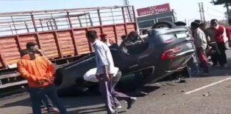 ਖੰਨਾ ‘ਚ ਹਾਈਵੇ ‘ਤੇ ਟਰਾਲੇ ਦੀ ਟੱਕਰ ਨਾਲ ਪਲਟੀ ਕਾਰ, ਔਰਤ ਸਣੇ 2 ਗੰਭੀਰ ਜ਼ਖਮੀ