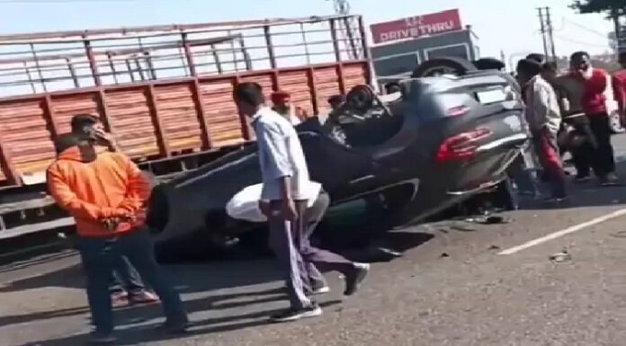 ਖੰਨਾ ‘ਚ ਹਾਈਵੇ ‘ਤੇ ਟਰਾਲੇ ਦੀ ਟੱਕਰ ਨਾਲ ਪਲਟੀ ਕਾਰ, ਔਰਤ ਸਣੇ 2 ਗੰਭੀਰ ਜ਼ਖਮੀ