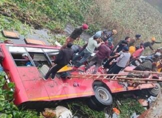 ਬਠਿੰਡਾ ’ਚ ਸਵਾਰੀਆਂ ਨਾਲ ਭਰੀ ਬੱਸ ਗੰਦੇ ਨਾਲੇ ’ਚ ਡਿੱਗੀ, 2 ਦੀ ਮੌਤ, ਕਈ ਜ਼ਖ਼ਮੀ