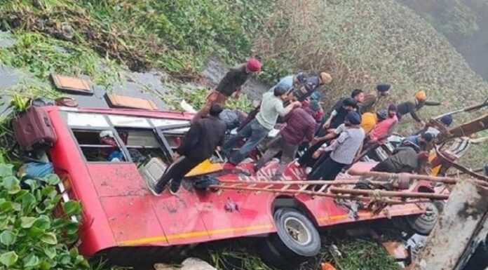 ਬਠਿੰਡਾ ’ਚ ਸਵਾਰੀਆਂ ਨਾਲ ਭਰੀ ਬੱਸ ਗੰਦੇ ਨਾਲੇ ’ਚ ਡਿੱਗੀ, 2 ਦੀ ਮੌਤ, ਕਈ ਜ਼ਖ਼ਮੀ
