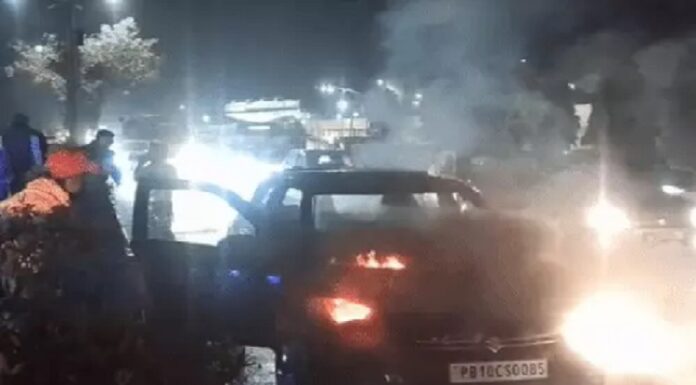 ਲੁਧਿਆਣਾ ‘ਚ ਚਲਦੀ ਕਾਰ ਬਣ ਗਈ ਅੱਗ ਦਾ ਗੋਲਾ, ਡਰਾਈਵਰ ਨੇ ਛਾਲ ਮਾਰ ਕੇ ਬਚਾਈ ਜਾਨ