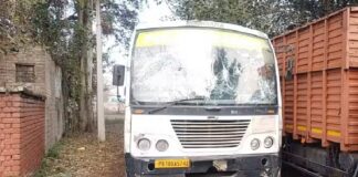 ਸਵਾਰੀਆਂ ਨਾਲ ਭਰੀ ਬੱਸ ‘ਤੇ ਨਿਹੰਗ ਸਿੰਘਾਂ ਨੇ ਕੀਤਾ ਕਿਰਪਾਨਾਂ ਨਾਲ ਹਮਲਾ, ਸਵਾਰੀਆਂ ਨੇ ਮਾਰੀਆਂ ਚੀਕਾਂ