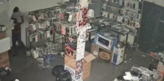 ਲੁਧਿਆਣਾ ‘ਚ ਚੋਰਾਂ ਦੇ ਹੌਲਸੇ ਬੁਲੰਦ ! ਪੁਲਿਸ ਥਾਣੇ ਦੇ ਨੇੜੇ ਸਥਿਤ ਮੋਬਾਈਲਾਂ ਦੀ ਦੁਕਾਨ ‘ਚੋਂ ਨਕਦੀ ਤੇ ਫੋਨ ਕੀਤੇ ਚੋਰੀ