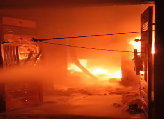 ਜਲੰਧਰ ਦੇ ਇਸ ਇਲਾਕੇ ‘ਚ ਸਿਲੰਡਰ ਫੱਟਣ ਤੋਂ ਬਾਅਦ ਘਰ ਨੂੰ ਲੱਗੀ ਭਿਆਨਕ ਅੱਗ, ਫਾਇਰ ਬ੍ਰਿਗੇਡ ਦੇ 2 ਮੁਲਾਜ਼ਮ ਝੁਲਸੇ