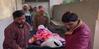 ਸੜਕ ‘ਤੇ ਘੁੰਮ ਰਹੇ ਆਵਾਰਾ ਪਸ਼ੂ ਕਾਰਨ ਮੋਟਰਸਾਈਕਲ ਸਵਾਰ ਨੌਜਵਾਨ ਦੀ ਮੌਤ, ਕੁਝ ਦਿਨਾਂ ਬਾਅਦ ਸੀ ਪਤਨੀ ਦੀ ਡਲਿਵਰੀ