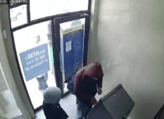 ਲੁਧਿਆਣਾ ‘ਚ ATM ਨਾਲ ਛੇੜਛਾੜ ਕਰਦੇ 3 ਕਾਬੂ, ਲੋਕਾਂ ਨੇ ਇੰਝ ਪਲਾਨ ਬਣਾ ਕੇ ਫੜਿਆ