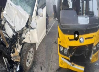 ਬੱਚਿਆਂ ਨਾਲ ਭਰੀ ਸਕੂਲ ਬੱਸ ਤੇ ਕਾਰ ਦੀ ਟੱਕਰ, ਦੋਵਾਂ ਦੇ ਡਰਾਈਵਰ ਜ਼ਖਮੀ, ਮਸਾਂ ਹੋਇਆ ਬੱਚਿਆਂ ਦਾ ਬਚਾਅ