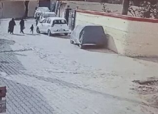 ਵੱਡੀ ਖਬਰ ! ਕਾਰ ਹੇਠਾਂ ਆਇਆ 2 ਸਾਲ ਦਾ ਬੱਚਾ, ਵਾਲ-ਵਾਲ ਬਚੀ ਜਾਨ